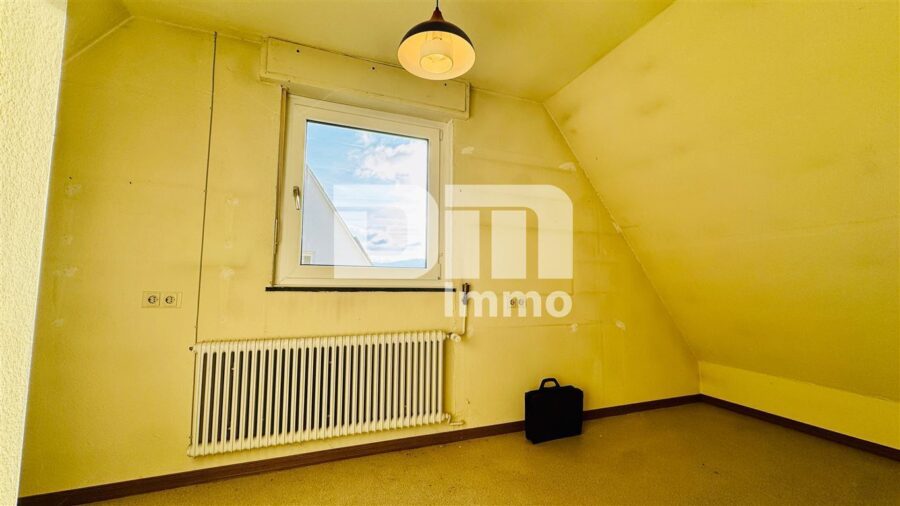 Solides Ein- bis Zweifamilienhaus mit Wintergarten + und Wintergarten als solide Kapitalanlage - DG WE2 Maisonette Zimmer 2